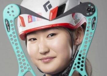 ОУХМ Н.Сэлэнгэ мөсөнд авиралтын Дэлхийн цомын аварга боллоо