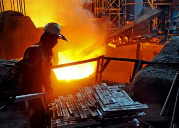 Бугатын гангийн үйлдвэрт дэлбэрэлт болж, хоёр хүн амиа алджээ