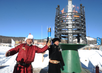 Монголын үндэсний спортын өвлийн наадмыг нээлээ