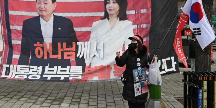 БНСУ-ын Ерөнхийлөгч асан Юн Сок Ёлын эхнэр Ким Гён-хид 20 сарын хорих ял оноолоо