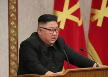 Ким дэд ерөнхий сайдаа ёслолын арга хэмжээн дээр ажлаас нь халжээ