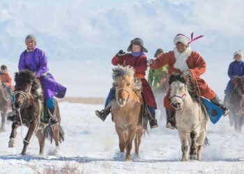 ЦАГ АГААР: Хэнтий, Дорнодын нутгаар цас орж, цасаар шуурна