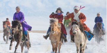 ЦАГ АГААР: Хэнтий, Дорнодын нутгаар цас орж, цасаар шуурна