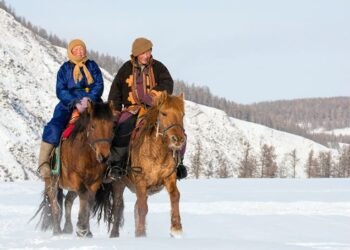 ЦАГ АГААР: Баруун болон төвийн аймгуудын нутгаар цас орж, цасаар шуурна