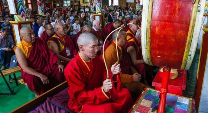 Тува: Буддын форумд Жэки Чан, Ричард Гир, Стивен Сигал нарыг урьж оролцуулна