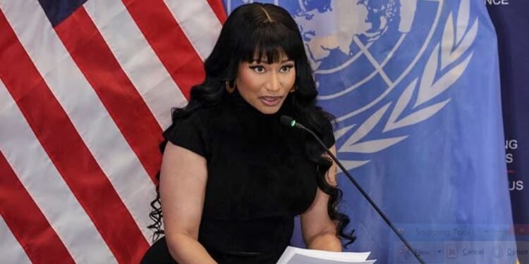 Никки Минаж Трампыг яагаад дэмжиж буйгаа тайлбарлав