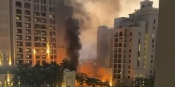 ОЙРХИ ДОРНОД: Дубайд пуужингийн үлдэгдэл унаж, зочид буудал шатжээ