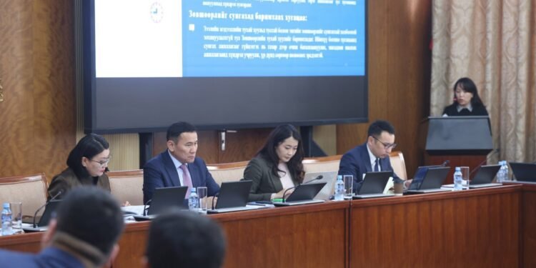 ХЭЛЭЛЦҮҮЛЭГ: Банкны зөвшөөрөл олгох ажиллагаанд бодит хүндрэл үүсэж байна