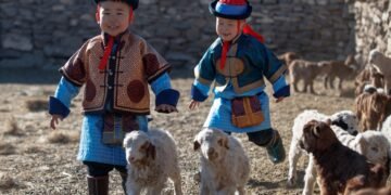 ЦАГ АГААР: Ихэнх нутгаар цас орж, цасаар шуурна