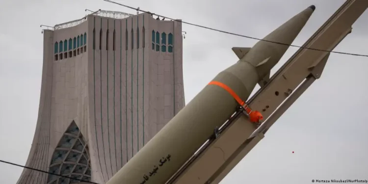 Иран Израиль руу хэдэн арван пуужин харважээ