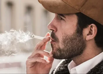 ЗӨВЛӨГӨӨ: Нэг ширхэг тамхи татахад биед яг ямар өөрчлөлт гардаг талаар эмч тайлбарлав