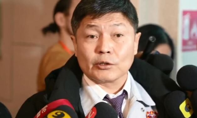 Х.Нямбаатар: Хуцаж байгаа нохой болгон руу чулуу шидээд явах зав надад алга