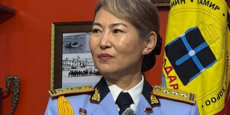 Хөдөлмөрийн баатар О.Гүндэгмаа “Алдар”-ын түүхэн дэх анхны эмэгтэй Хурандаа боллоо