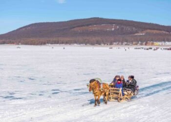 ЦАГ АГААР: Нутгийн зүүн хэсгээр нойтон цас орж, цасаар шуурна