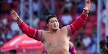 Улсын арслан Э.Батмагнай бөхчүүдийн чансааг тэргүүлж байна