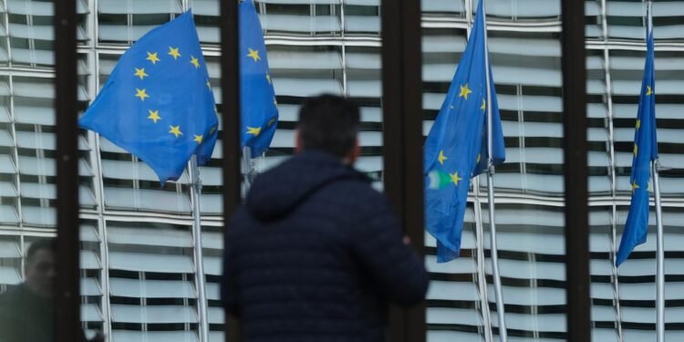 ЕХ: АНУ Иранд анхаарснаар Украинд үзүүлэх дэмжлэг сулрах вий гэж санаа зовж байна