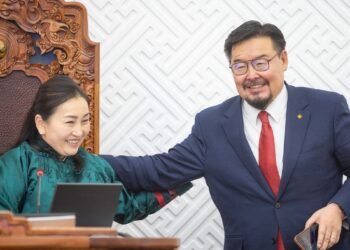 БИДНИЙ ТУХАЙ: Ерөнхий сайдыг огцруулах санал өгсний дараа Монголын улстөрчдөд ял тулгаж байна