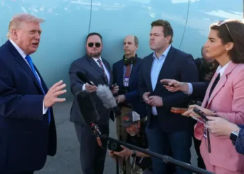 Трамп: Иранд “энхийн сүүлийн боломж” бий