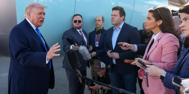 Трамп: Иранд “энхийн сүүлийн боломж” бий