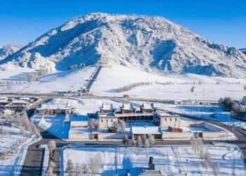 ЦАГ АГААР: Нутгийн баруун хагаст цас орж, цасаар шуурна