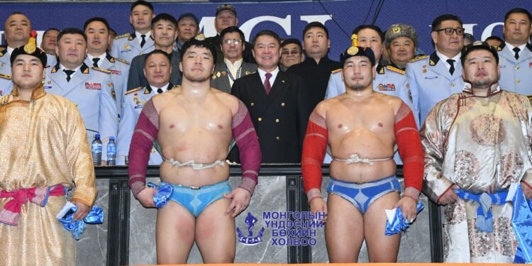 Монгол цэргийн барилдаанд М.Лхагвагэрэл заан түрүүлж, Б.Орхонбаяр арслан үзүүрлэлээ