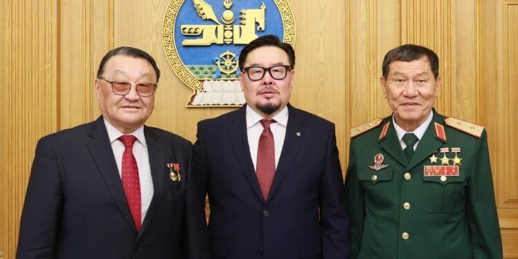 Ерөнхий сайд Г.Занданшатар Монгол, Вьетнам улсын сансрын баатруудыг хүлээн авч уулзлаа