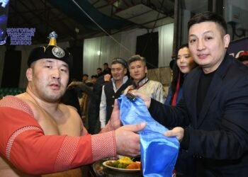 Наурызын барилдаанд Д.Хүдэрбулга заан түрүүллээ