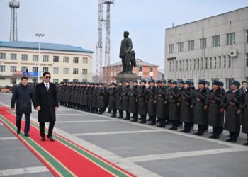 Ерөнхийлөгч У.Хүрэлсүхийг Улаангомын цэргийн хүрээний хүндэт харуул угтан авлаа