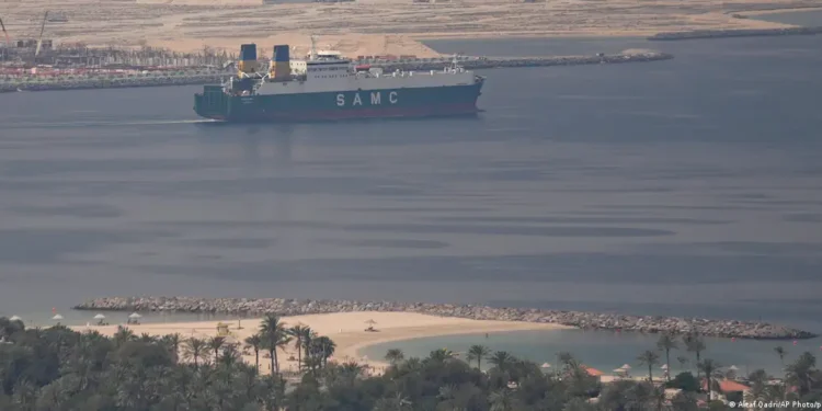 Дубайн боомт орчимд Кувейтийн нефть тээвэрлэгч танкерт халджээ