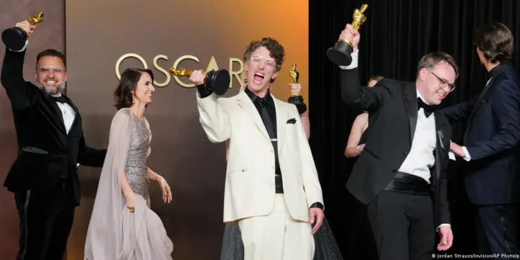 ОХУ-ын цэргийн тусгай ажиллагааг буруутгасан баримтат киног гаргахыг хоригложээ