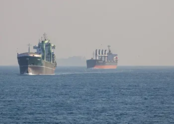 Хар тэнгист Оросын нефть тээвэрлэж явсан Туркийн танкерт халджээ