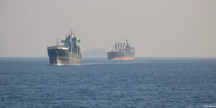 Хар тэнгист Оросын нефть тээвэрлэж явсан Туркийн танкерт халджээ