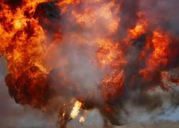 Иран дэлхийн хамгийн том хийн цогцолборуудын нэг рүү баллистик пуужингаар довтлов