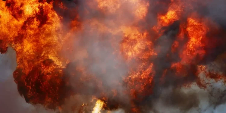 Иран дэлхийн хамгийн том хийн цогцолборуудын нэг рүү баллистик пуужингаар довтлов