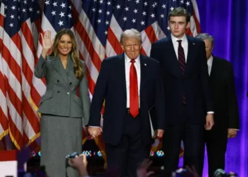 Баррон Трамп ба Меланиа Трампын санаа зовнил