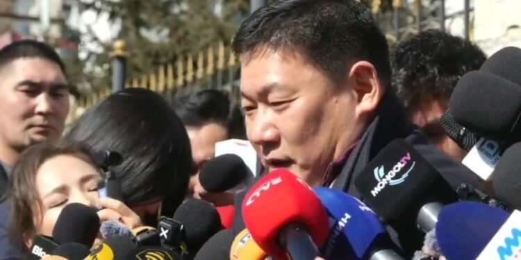 Л.Оюун-Эрдэнэ: Б.Энхбаяр “Бодь Интернэшнл”-ээс 1.3 сая ам.доллар бэлнээр авсан байж болзошгүй