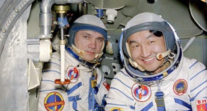 Монгол хүн сансарт ниссэний 45 жилийн ой тохиож байна