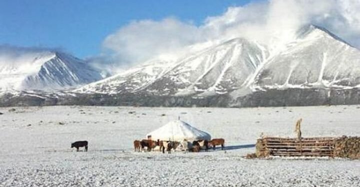 ЦАГ АГААР: Баруун болон төвийн аймгуудын нутгаар цас орж, салхи шуургатай  байна