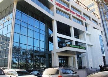 Ажлын байрандаа архидан согтуурсан дарга нарыг ажлаас нь чөлөөлжээ