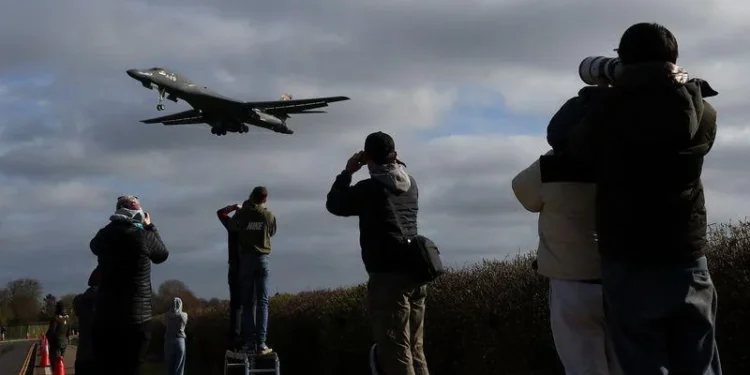 Иран Тель-Авивт кластер цэнэгт хошуут пуужингаар цохилт өгчээ