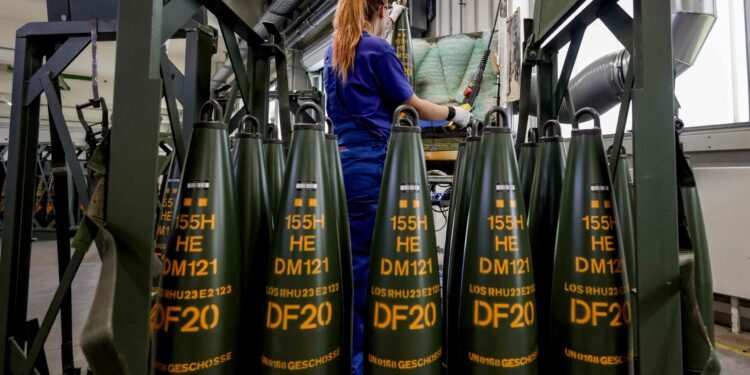 Украины санхүүгийн хүндрэлээс шалтгаалж зэвсгийн нийлүүлэлт саатаж байна