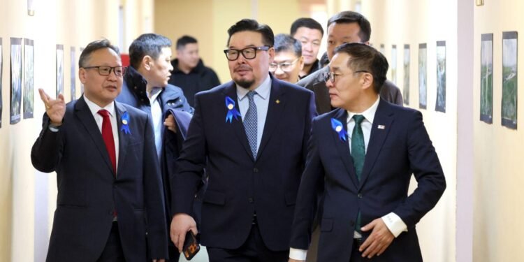 “Оюу Толгой” ХХК-иас ус бохирдуулсны төлбөр авахыг Усны газарт үүрэг болгов