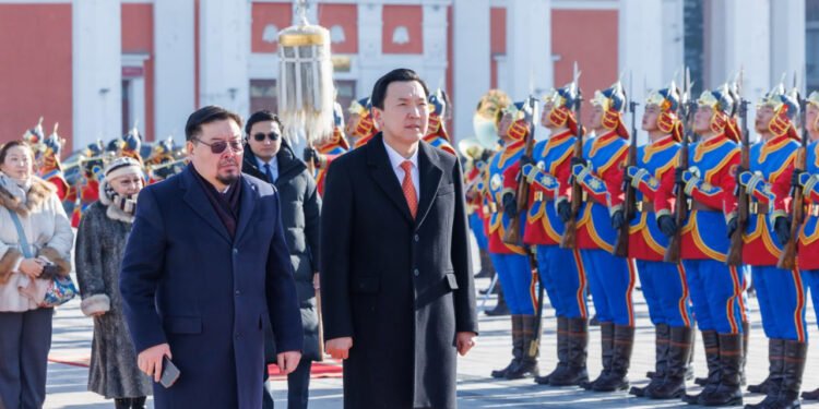 Г.Занданшатар бүр “явж”, Н.Учрал Ерөнхий сайдаар үлдэх үү?