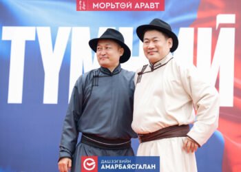 Эрх мэдлийн тулаан: Морьд эргэнэ