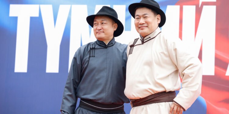 Эрх мэдлийн тулаан: Морьд эргэнэ