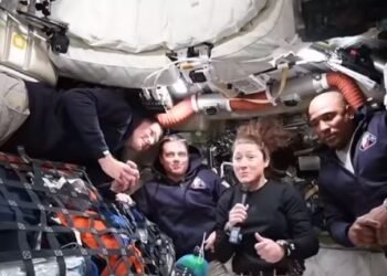 Artemis II баг Сарны ар тал руу нисч, хүн төрөлхтний түүхэнд шинэ дээд амжилт тогтоов