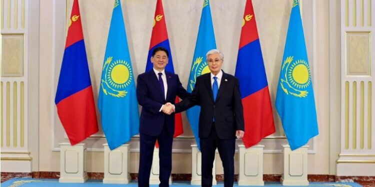 АЙЛЧЛАЛ: Монгол, Казахстаны харилцаа, хамтын ажиллагааны баримт бичгүүдэд гарын үсэг зурлаа