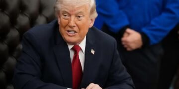 Трамп: Ираныг хэлэлцээнд оруулах хамгийн оновчтой арга бол “тэнгисийн хаалт”-ыг сунгах