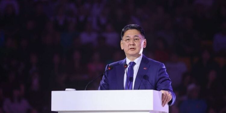 БАЯНЗҮРХ: Ерөнхийлөгч У.Хүрэлсүх улс орноо хөгжүүлэхийн төлөө үндэстнээрээ хамтран зүтгэхийг уриаллаа