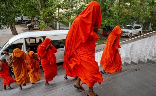 Шри Ланка: Буддын шашны 22 ламыг баривчилжээ